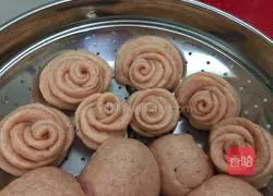 Illustration of how to make dragon juice rose steamed buns 8