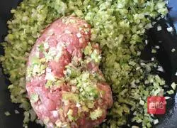 Illustration of how to make celery, cabbage and meat buns 2