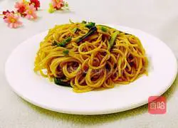 Illustration of how to make noodles with scallion oil 9