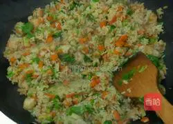 Illustration of how to make carrot fried rice 7