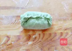 Illustration of making couple's slipper buns 11