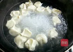 Illustration of how to make leek and meat dumplings 14