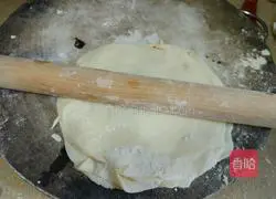 Illustration of how to make scallion pancakes (scallion pancakes) 14