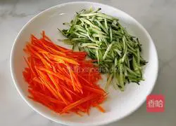 Illustration of how to make spicy and sour cold noodles 5