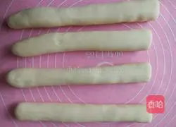 Illustration of how to make celery and pork buns 13