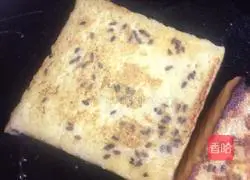 Illustration of how to make breakfast sandwiches 3