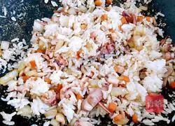 Illustration of how to make squid fried rice 5