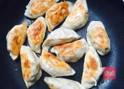 Illustration of how to make pan-fried dumplings 4