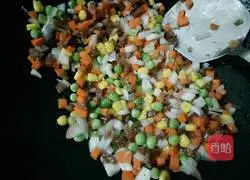 Illustration of how to make sausage fried rice 5