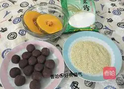 Illustration of how to make pumpkin pie with sesame bean paste filling 1