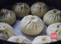 Illustration of how to make green onion and pork buns 16