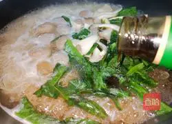 Illustration of how to make beef balls and oyster mushroom rice noodles 7