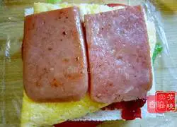 Illustration of how to make strawberry jam sandwich 4