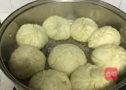 Illustration of how to make leek buns 10