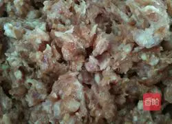 Illustration of how to make pork and leek wontons 2