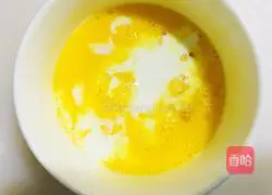 Illustration of how to make smooth egg beef sandwich 5