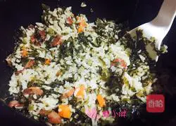 Illustration of braised rice with pickled vegetables and sausage 12