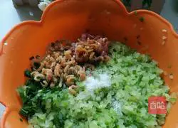 Illustration of how to make steamed buns with shredded radish and sea rice 6