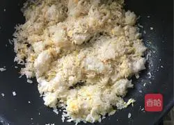 Illustration of how to make pea and egg fried rice 6