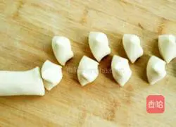 Illustration of how to make carrot and egg dumplings 13