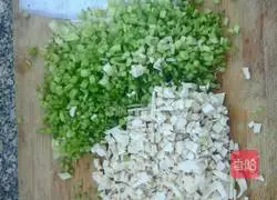 Illustration of how to make celery and bean buns 1