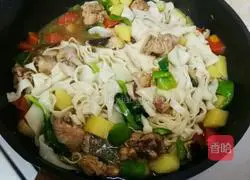 Illustration of how to make large plate of chicken noodles 7