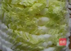 Illustration of how to make cabbage and pork buns 2