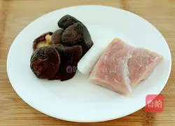 Illustration of how to make noodles with mushroom meat sauce 2