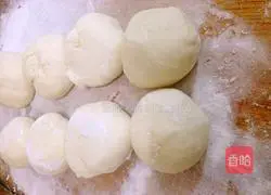 Illustration of how to make steamed large dumplings with radish filling 4