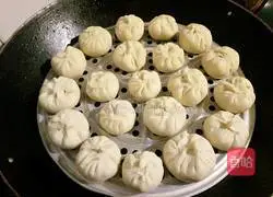 Illustration of how to make steamed buns with pickles and spring bamboo shoots 15