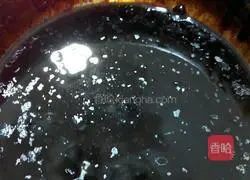 Illustration of how to make noodles with scallion oil 1