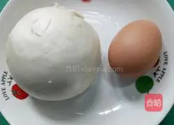 Illustration of how to make egg-flavored steamed buns 1