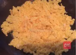 Illustration of how to make leek, egg and shrimp skin dumplings 5