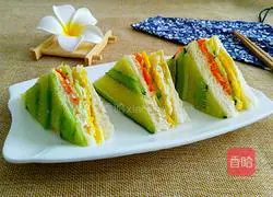 Illustration of how to make cucumber and carrot omelette sandwich 11