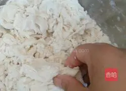 Illustration of how to make dumpling skins 3