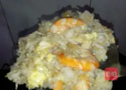 Illustration of how to make shrimp and egg fried rice 5