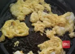 Illustration of how to make colorful egg fried rice 4