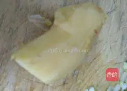 Illustration of how to make small wontons with green onion and fresh meat 3