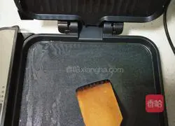 Illustration of how to make carrot and egg pancakes 10