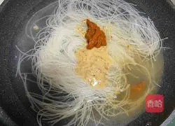 Illustration of how to make egg sesame rice noodles 6