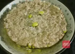 Illustration of how to make steamed meat cakes 13