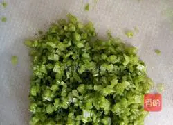 Illustration of how to make celery and pork dumplings 6