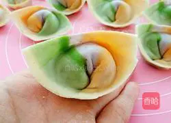 Illustration of how to make rainbow wontons 15