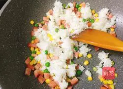 Yangzhou Egg Fried Rice Recipe Illustration 9