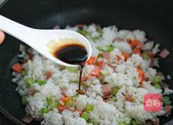 Illustration of how to make mixed vegetable, ham and egg fried rice 10
