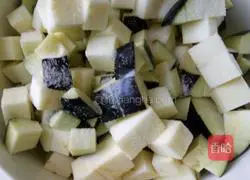 Illustration of how to make diced eggplant noodles 2