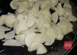 Illustration of how to make pan-fried potato pancakes 1