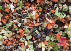 Illustration of how to make spicy Yuanbao dumplings 10