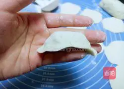 Illustration of how to make leek and egg dumplings 14