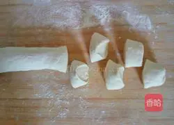 Illustration of how to make steamed buns stuffed with pork and green onions 11